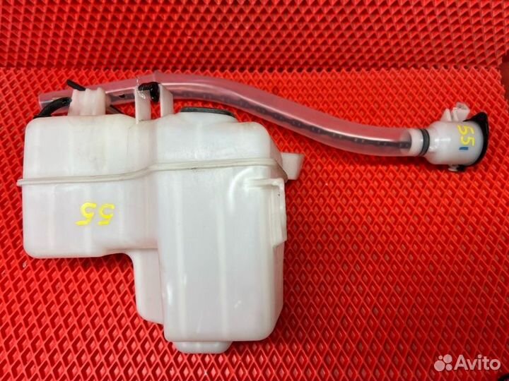 Бачок стеклоомывателя Toyota Noah ZWR80G 2ZR-FXE