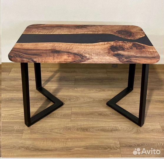 Компьютерный стол 'Advanced Month'