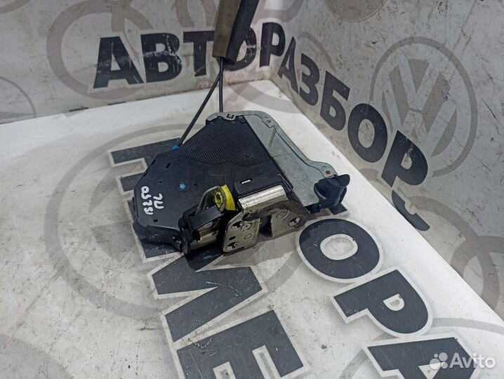 Замок двери передний левый Lexus IS250