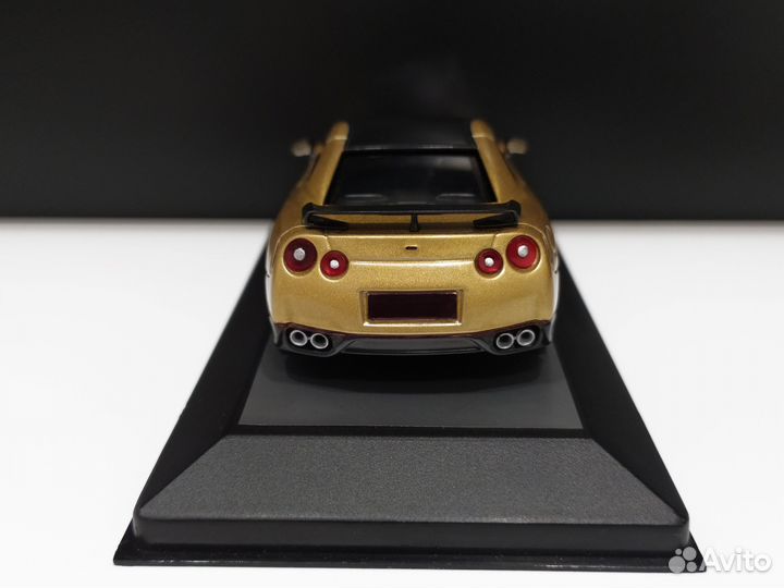 1:43 Nissan GT-R