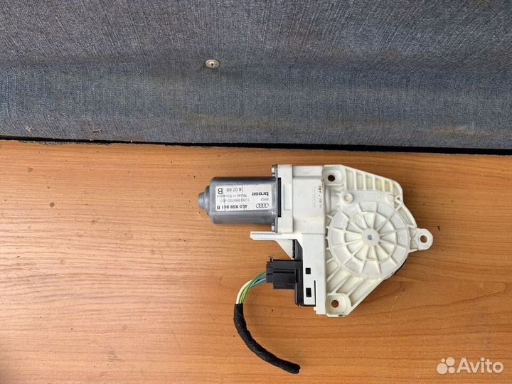 Мотор стеклоподъемника левый Audi Q7 4L Ауди ку7