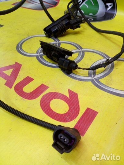 Подсветка номерного знака задняя Volkswagen Golf 5