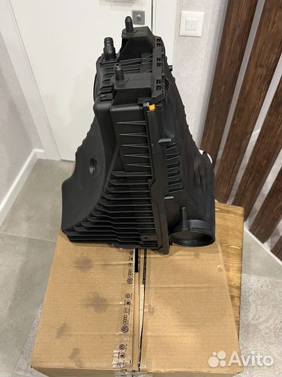 Корпус воздушного фильтра Touareg 2.5 2007