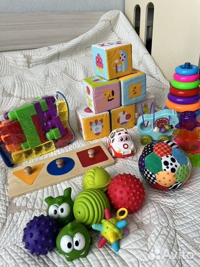 Игрушки для малыша до года