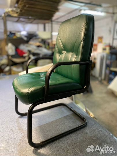 Офисное кресло