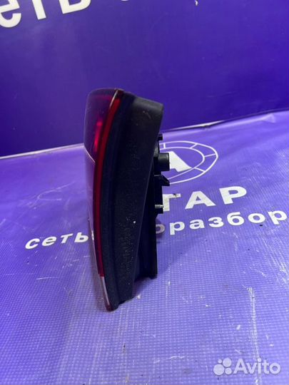 Фонарь в крышку багажника правый Volkswagen