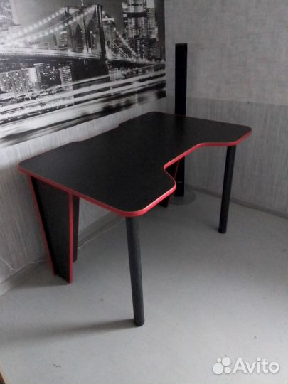 Игровой компьютерный стол