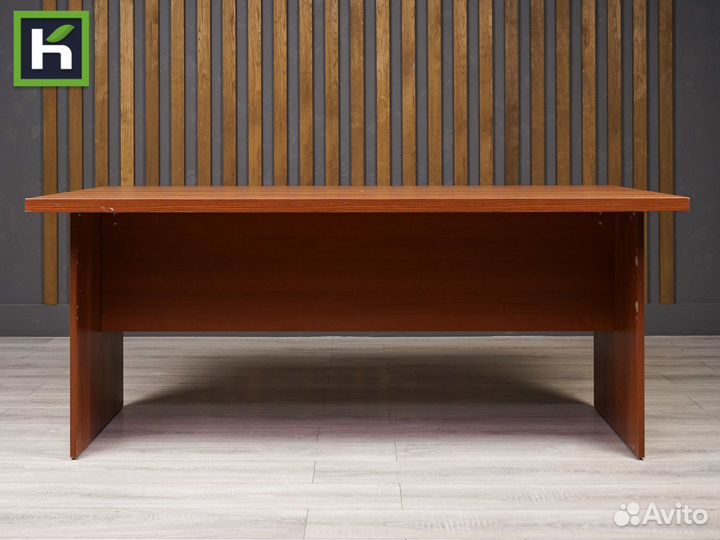 Офисный стол в переговорную бу