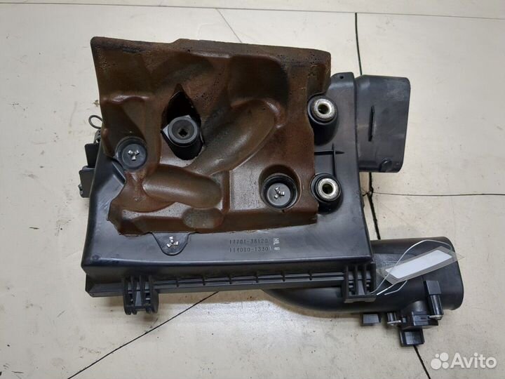 Корпус воздушного фильтра Lexus LS460, 2009