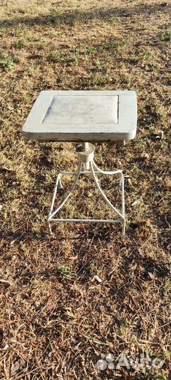 Табурет- вертушка белый