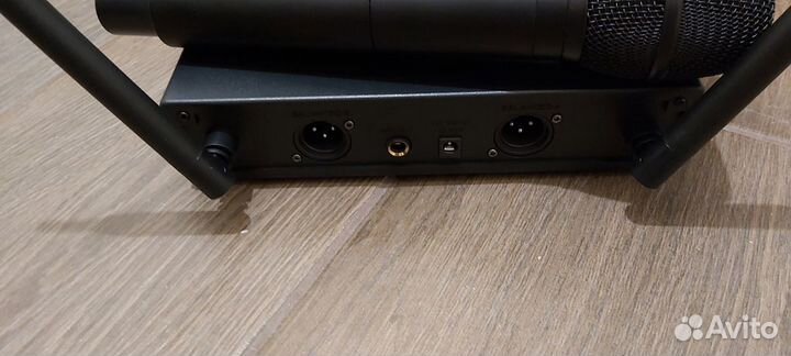 Вокальная радиосистема с двумя радиомикрофонами