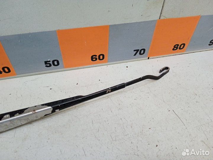 Поводок стеклоочистителя передний правый Nissan