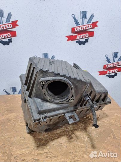 Корпус воздушного фильтра Volkswagen Passat B4 1.9