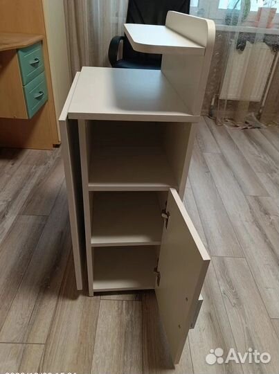 Маникюрный стол