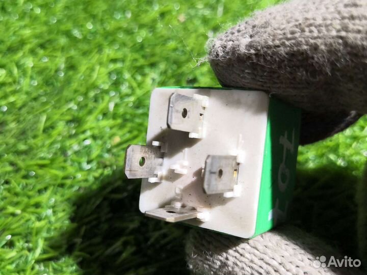 Реле Fiat зелёное четырехконтактное