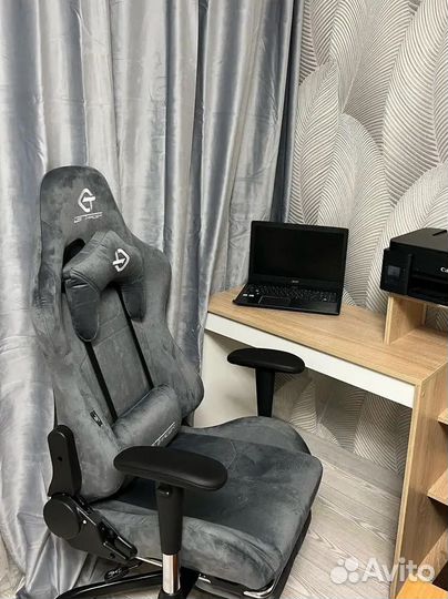 Офисное кресло (геймерское). Кресло для директора