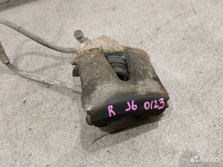 Передний правый суппорт для Volkswagen Jetta 6