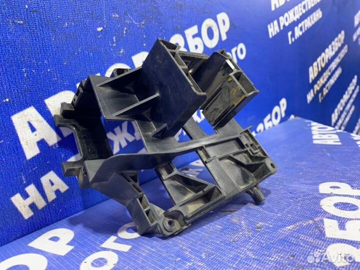 Крепление подрулевых переключателей Ford Focus 2