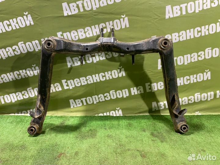 Балка подвески задняя Nissan Bluebird U13 SR18DE