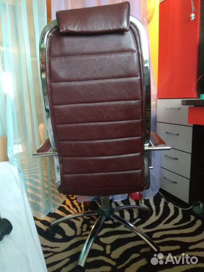 Компьютерное кожаное кресло