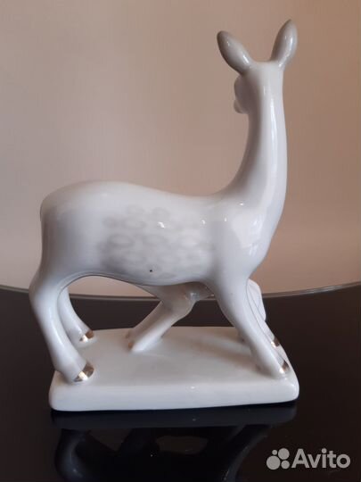 Фарфоровая статуэтка 