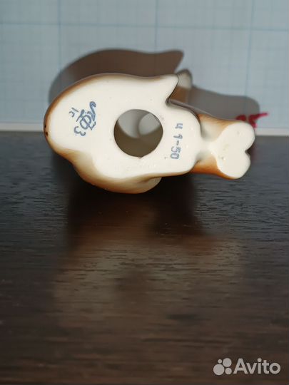 Лисица сидит