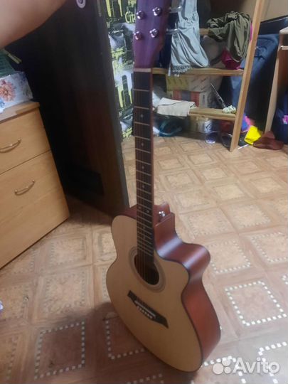 Акустическая гитара