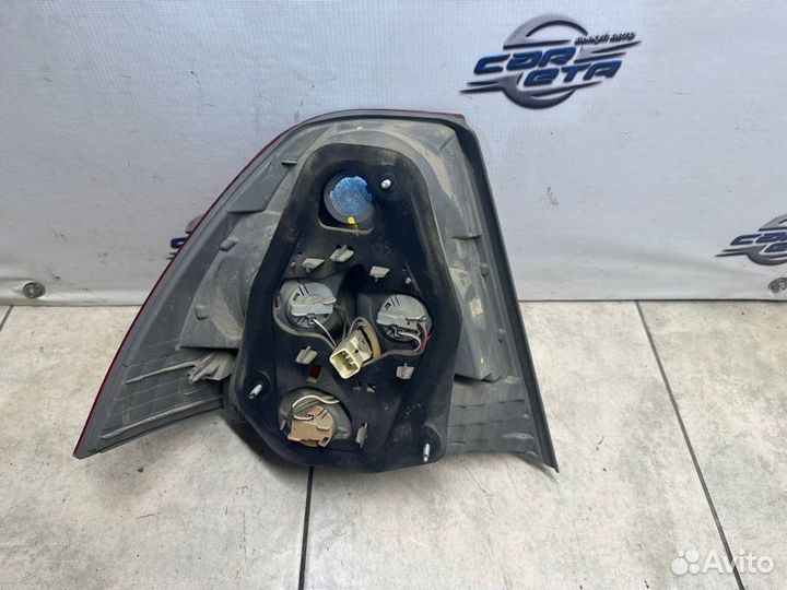 Фонарь задний правый Toyota Corolla E120 3zzfe