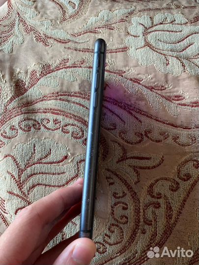 Телефон iPhone 11