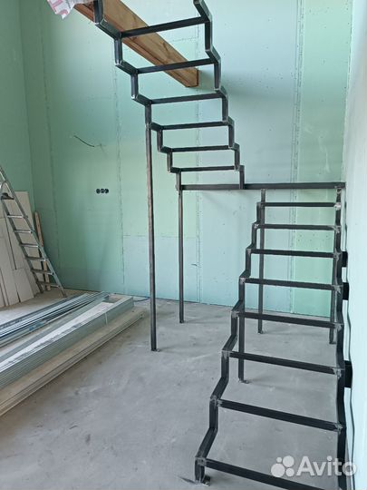 Лестница на металлокаркасе