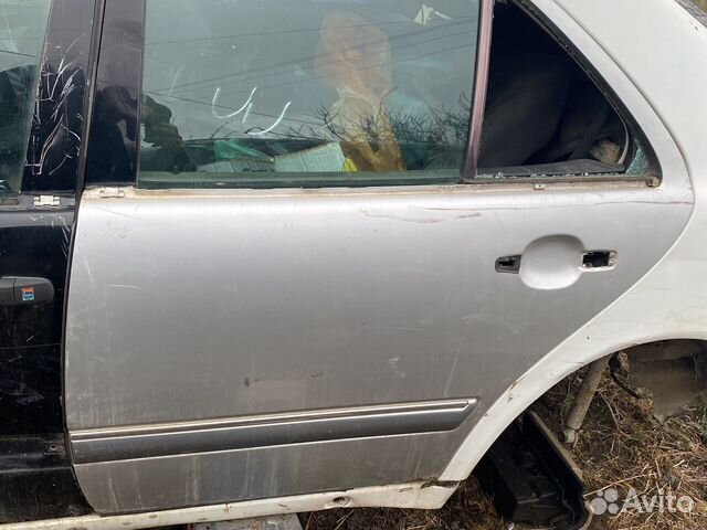 Задняя левая дверь мерседес 210