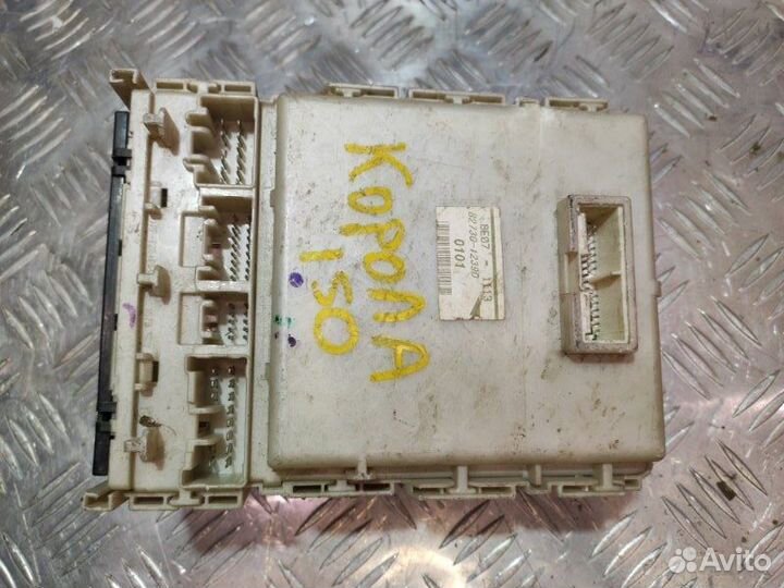 Блок предохранителей Toyota Corolla 10 E150 1.6