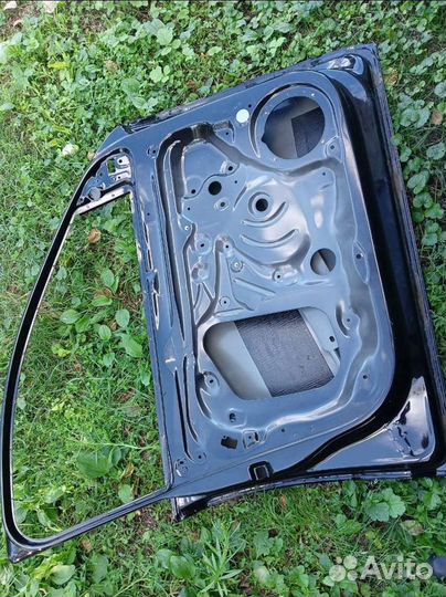 Skoda rapid левая передняя дверь