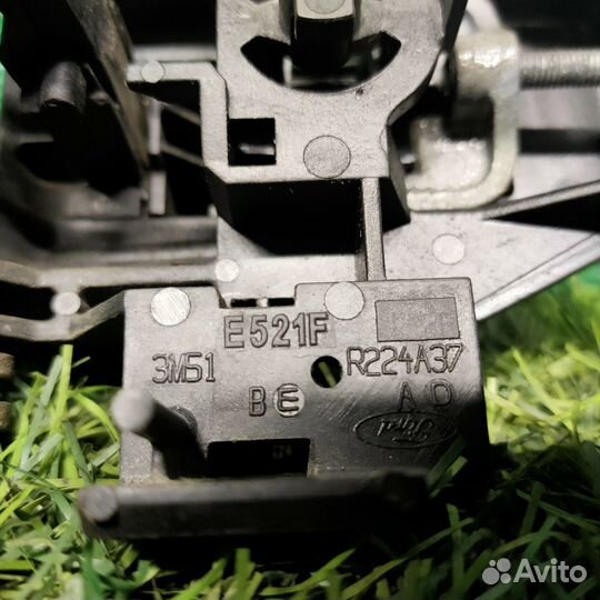 Наружная ручка двери правая Ford Focus 2