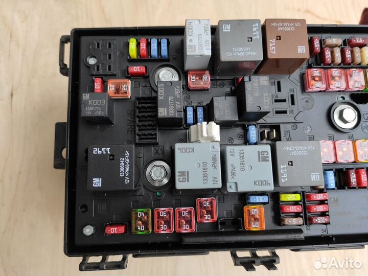 Блок предохранителей 13368640 TX Opel Astra J