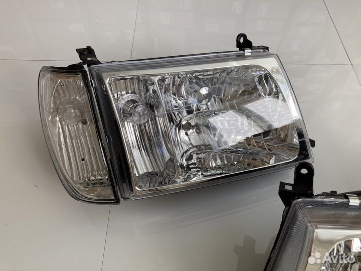 Фара (комплект) Toyota Land Cruiser 100(2000-2005)