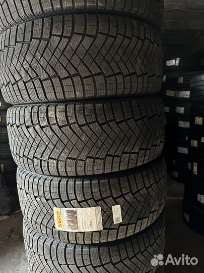 Pirelli Ice Zero FR 255/45 R20 105H