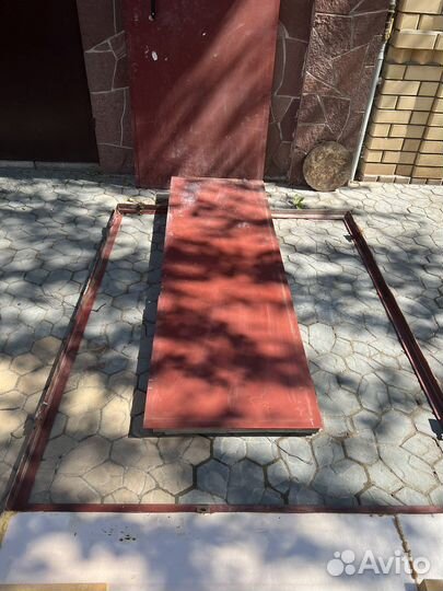 Дверь входная металлическая б/у