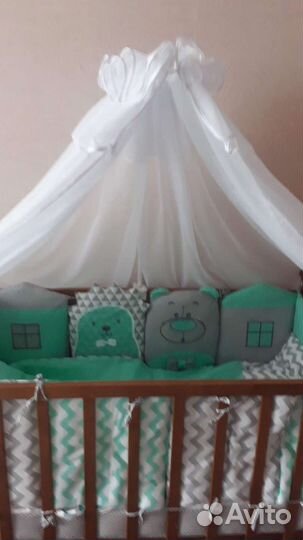 Детская кроватка с маятником и ящиком