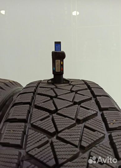 Bridgestone Blizzak DM-V2 255/55 R20