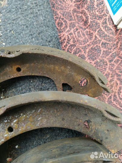 Продаю задние колодки комплект, барабан 1 шт