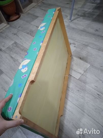 Пеленальная доска на кроватку