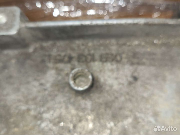 Клапанная крышка головки блока Audi A4 Passat B5