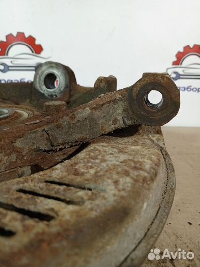 Кулак поворотный передний Chevrolet Blazer