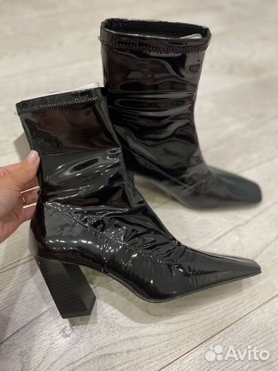 Лаковые ботильоны zara 39