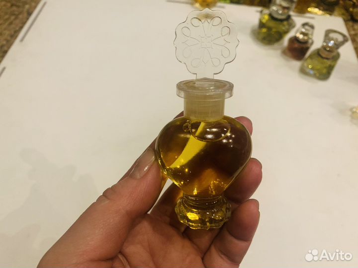 Коллекционный флакон Avon. Белые цветы винтаж