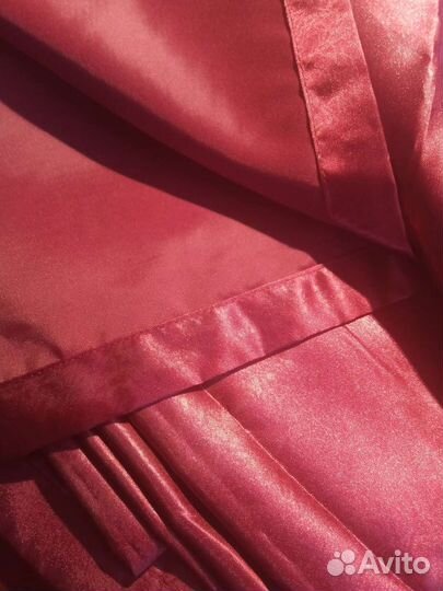 Скатерть 2х2м новая