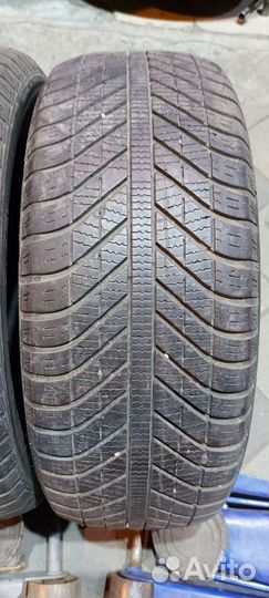 Goodyear Vector 4Seasons 205/50 R17