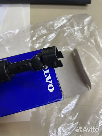 Форсунка омывателя Фар левая Volvo XC70