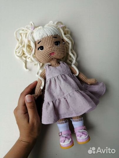 Вязаная кукла ручной работы